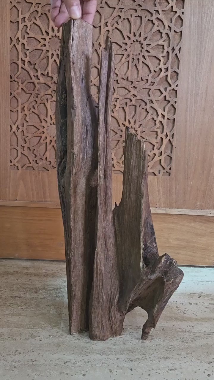 Oudh Naturel Indonésien Sculpté – Pièce Unique 826grs
