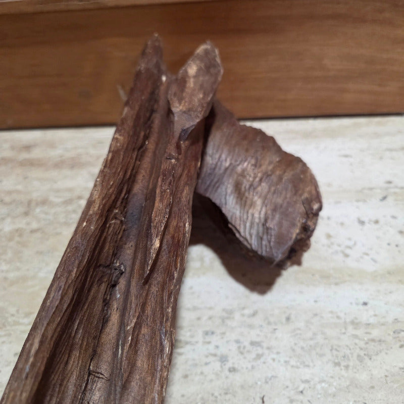 Oudh Naturel Indonésien Sculpté – Pièce Unique 1030grs