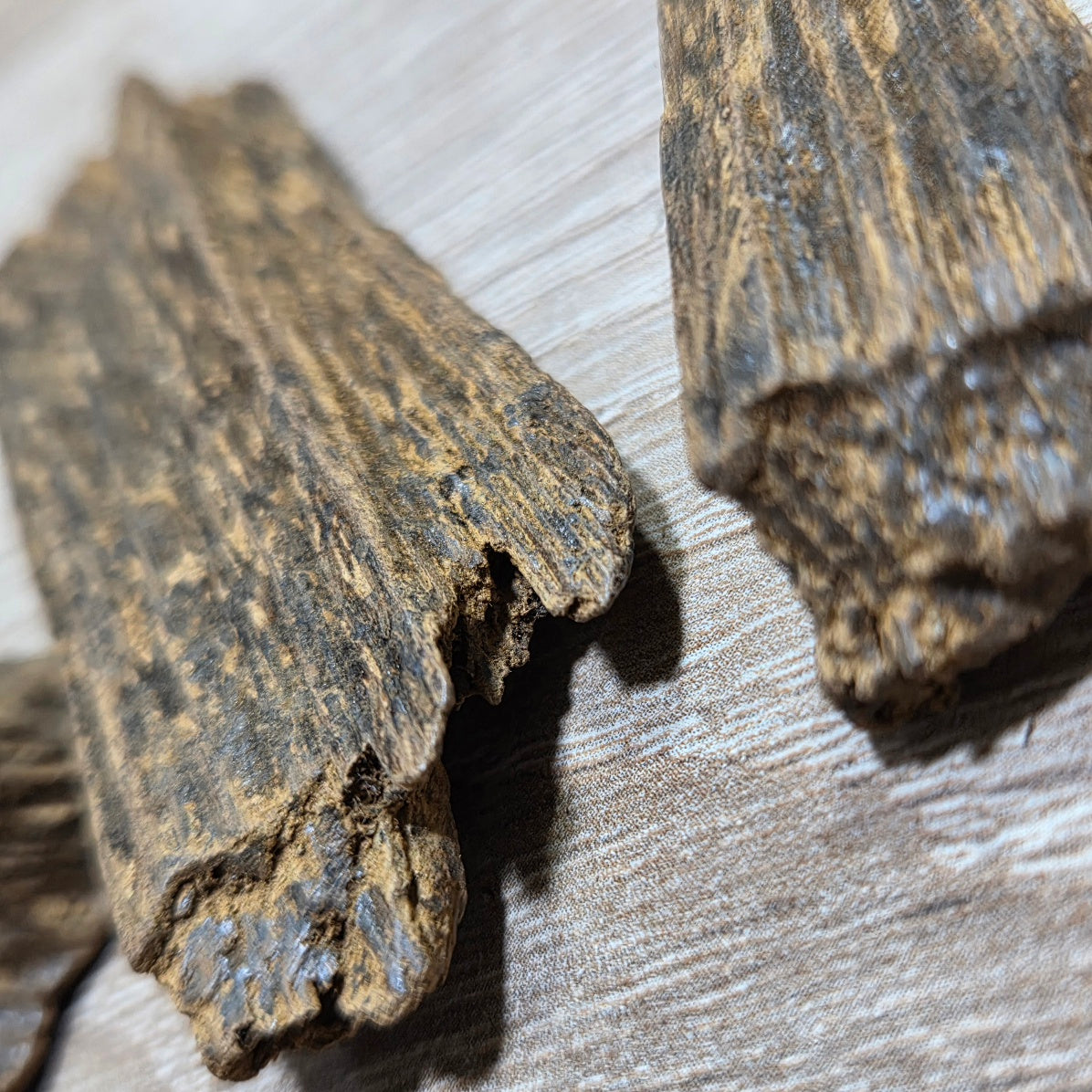 Oudh Kalimantan (amélioré) N:1 / Quality(Bois d'Agar à Brûler) 16 grammes