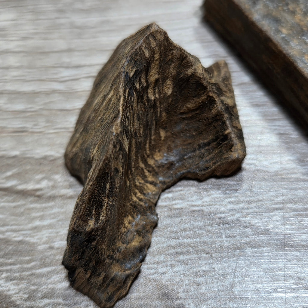 Oudh Kalimantan (amélioré) N:1 / Quality(Bois d'Agar à Brûler) 16 grammes