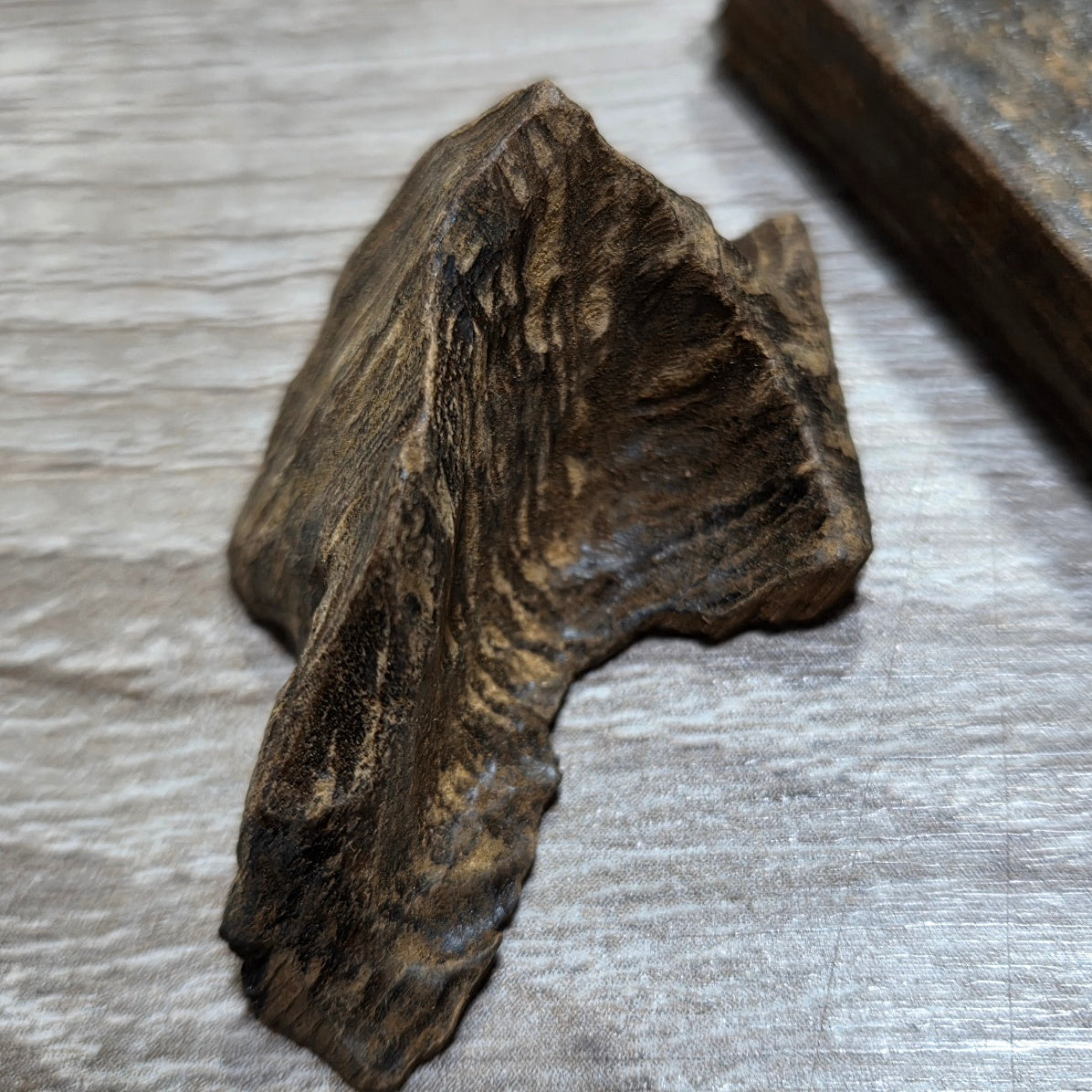 Oudh Kalimantan (amélioré) N:1 / Quality(Bois d'Agar à Brûler) 16 grammes